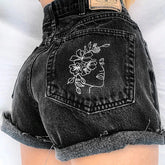 Shorts mit Stickerei und ästhetischen Konturen